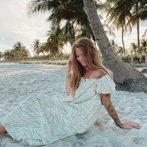 The Lullaby club women’s dress size S/M